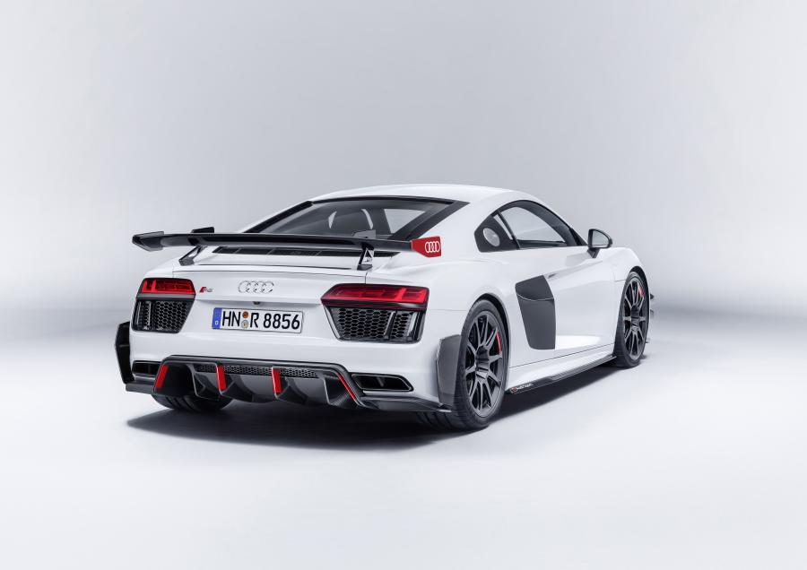  Audi R8 V10 Performance Parts 2017 года  (WW) (фото 6 из 14)